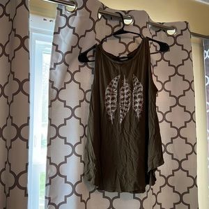 Old navy loose fit tank top. Size Large, army green in color